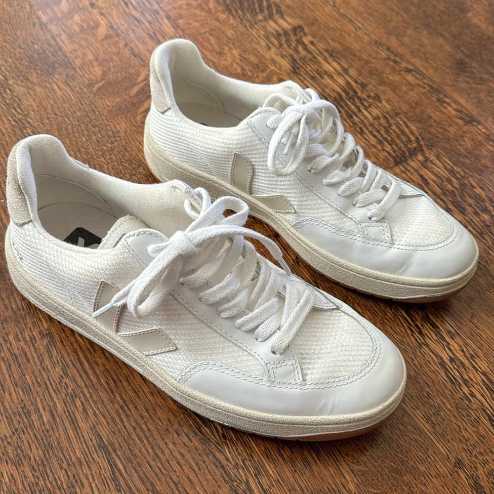 Veja V-12 white/cream sneakers US size 7